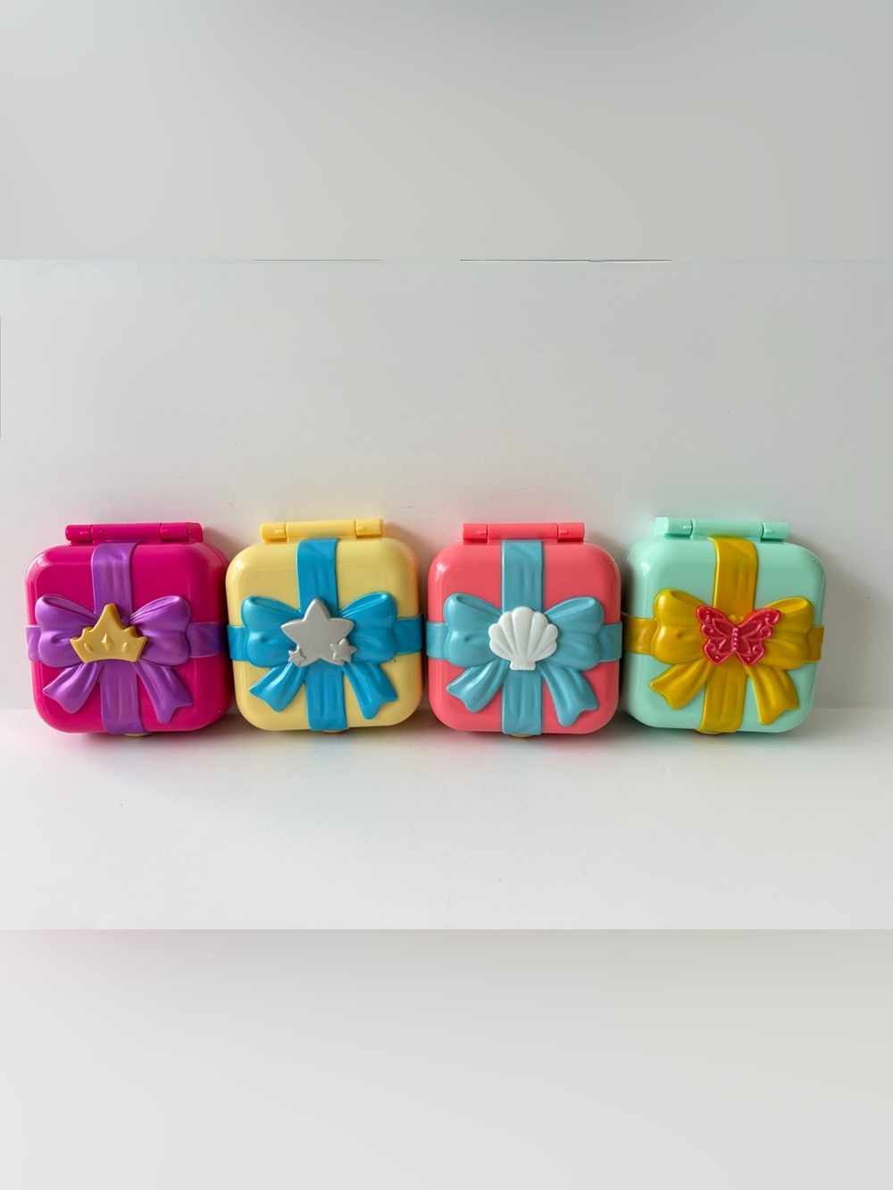 Lot of 4 Polly pocket compacts